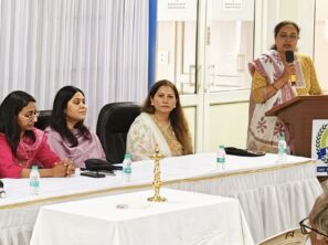 વલસાડની કસ્તુરબા હોસ્પિટલમાં મહિલા દિવસ નિમિત્તે કેન્સર રસીકરણ કેમ્પમાં 150 મહિલાઓને સર્વિકલ કેન્સર પ્રતિરોધક રસી આપવામાં આવી