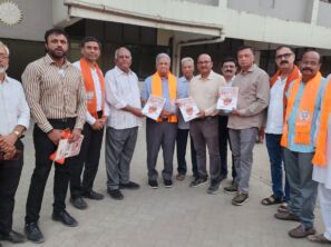 વાપી મહાનગરપાલિકાની ચૂંટણીમાં વિકાસવાદને સમર્થન આપો- કનુભાઈ દેસાઈ: કનુભાઈ દેસાઈએ વિપક્ષ દ્વારા ફેલાવવામાં આવતા ભ્રામક પ્રચાર અને આક્ષેપોનો આંકડાકીય પુરાવાઓ સાથે જવાબ આપ્યો.