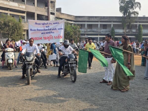મતદાન જાગૃતિનો ઉત્સવ: વાપીમાં ભવ્ય બાઈક રેલી અને જીવંત સ્ટ્રીટ પ્લે દ્વારા લોકશાહીની પ્રેરણા અપાઈ: ઉજવણીમય અભિયાનમાં ૪૦૦થી વધુ શિક્ષકોએ ઉમંગ અને ઉત્સાહ સાથે ભાગ લીધો