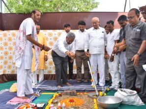 રાજ્યના નાણાં મંત્રીશ્રી કનુભાઈ દેસાઈના અધ્યક્ષ સ્થાને ઉમરગામના કલગામમાં રૂ. ૧૫ કરોડના ખર્ચે નિર્માણ થનાર સાયન્સ કોલેજનો ખાતમુહૂર્ત સમારોહ યોજાયો