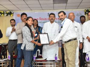 રાજ્યકક્ષાના મંત્રીશ્રી કાંતિલાલ અમૃતિયાના અધ્યક્ષસ્થાને વલસાડ ખાતે જિલ્લા કક્ષાનો મેગા જોબફેર યોજાયો: ૧૨૨૮ ઉમેદવારો પૈકી ૬૮૯ની પ્રાથમિક પસંદગી કરવામાં આવી