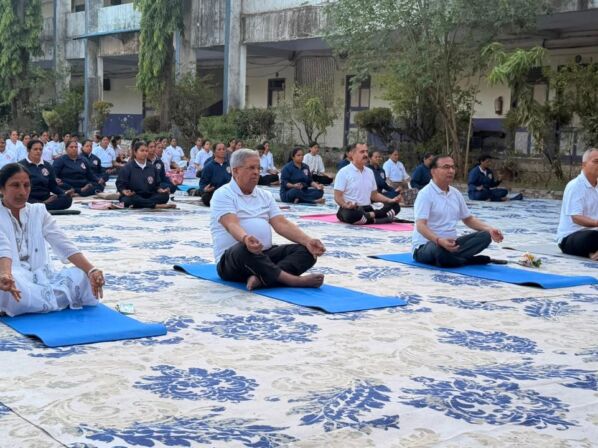 વાપી મહાનગરપાલિકા દ્વારા નાણાં મંત્રીશ્રી કનુભાઈ દેસાઈના અધ્યક્ષ સ્થાને વિશ્વ યોગ દિવસની ભવ્ય અને ઉત્સાહભેર ઉજવણી કરાઈ: યોગને જીવનનો અભિન્ન ભાગ બનાવી રોગમુક્ત અને તણાવમુક્ત જીવન જીવવાનો સંકલ્પ પણ લેવાયો