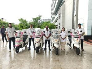 વલસાડ જિલ્લાના અંતરિયાળ ગામડાઓમાં હવે ઘર આંગણે આરોગ્ય સેવાનો લાભ મળશે: જિલ્લા પંચાયત પ્રમુખશ્રી હેતલબેન પટેલના હસ્તે ચાર મોબાઈલ હેલ્થ યુનિટને લીલીઝંડી અપાઈ: રેન્ડમ બ્લડ સુગર, મેલેરિયા, પ્રેગ્નન્સી તપાસ, પેશાબ તથા અન્ય રિપોર્ટ, બ્લડપ્રેશર સહિતની તપાસ કરાશે