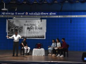 વલસાડમાં જિલ્લા પંચાયત પ્રમુખશ્રી હેતલબેન પટેલના અધ્યક્ષસ્થાને વિભાજન વિભીષિકા સ્મૃતિ દિવસ ઉજવાયો: વંદે માતરમનું સામૂહિક ગાન, ડોક્યુમેન્ટરી અને સંઘર્ષ ગાથાની નાટ્ય પ્રસ્તુતિ બાદ સાંજે કેન્ડલ માર્ચ પણ નીકળી