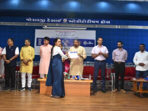 વલસાડમાં આદિજાતિ મંત્રીશ્રી નરેશભાઈ પટેલના અધ્યક્ષસ્થાને જિલ્લા કક્ષાનો સમરસ વિદ્યા સેતુ અભિયાન કાર્યક્રમ યોજાયો