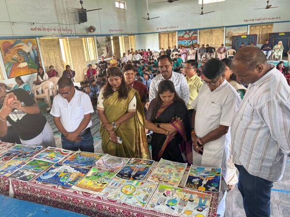 ‘મારા સપનાનું ભારત’ના રંગોમાં ઝળહળી ઊઠ્યું વલસાડ: ‘વિકસિત ભારત @2047’ અંતર્ગત સેગવી ખાતે જિલ્લા કક્ષાની ચિત્ર અને વકતૃત્વ સ્પર્ધા યોજાઈ