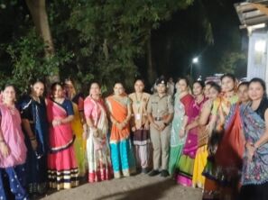 વલસાડમાં રંગતાળી સહિતના ગરબા સ્થળોએ ૧૮૧ અભયમ ટીમ પહોંચી, મહિલા સુરક્ષા અંગે જાગૃતિ ફેલાવી: બંદર રોડ, તરિયાવાડ અને રંગતાળી ગરબા સ્થળે મહિલાઓ અને યુવતીઓને સુરક્ષા અંગે માર્ગદર્શન અપાયું